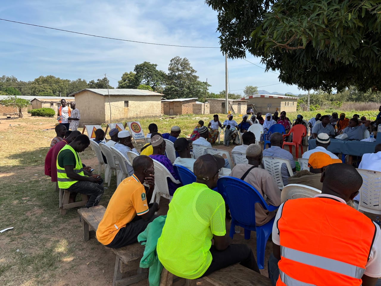 Atelier de sensibilisation à l'hygiène et la nutrition dans un village